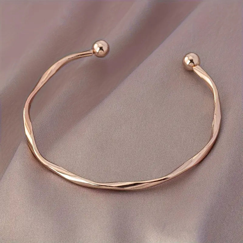 Elegant Adjustable Twisted Cuff Bangle – 18K Gold Plated Open Bracelet for Women