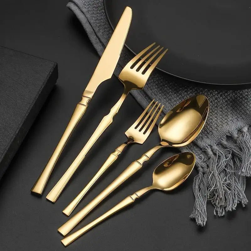 Ensemble de 30 couverts en acier inoxydable comprenant un couteau à steak, une fourchette et une cuillère à dessert