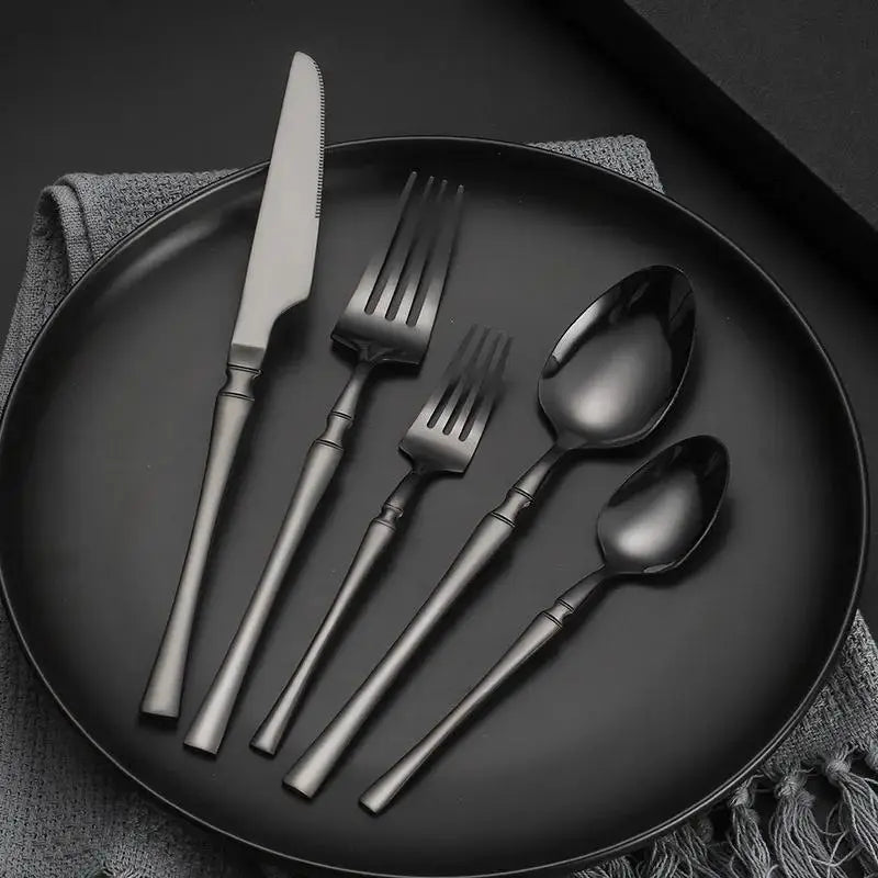 Ensemble de 30 couverts en acier inoxydable comprenant un couteau à steak, une fourchette et une cuillère à dessert