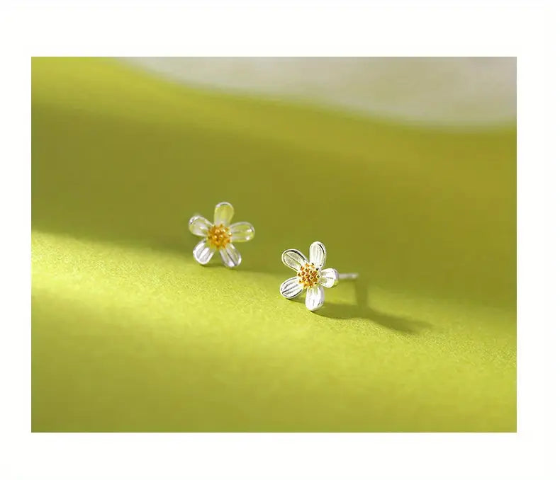 Small Daisy Shaped Studs Earrings