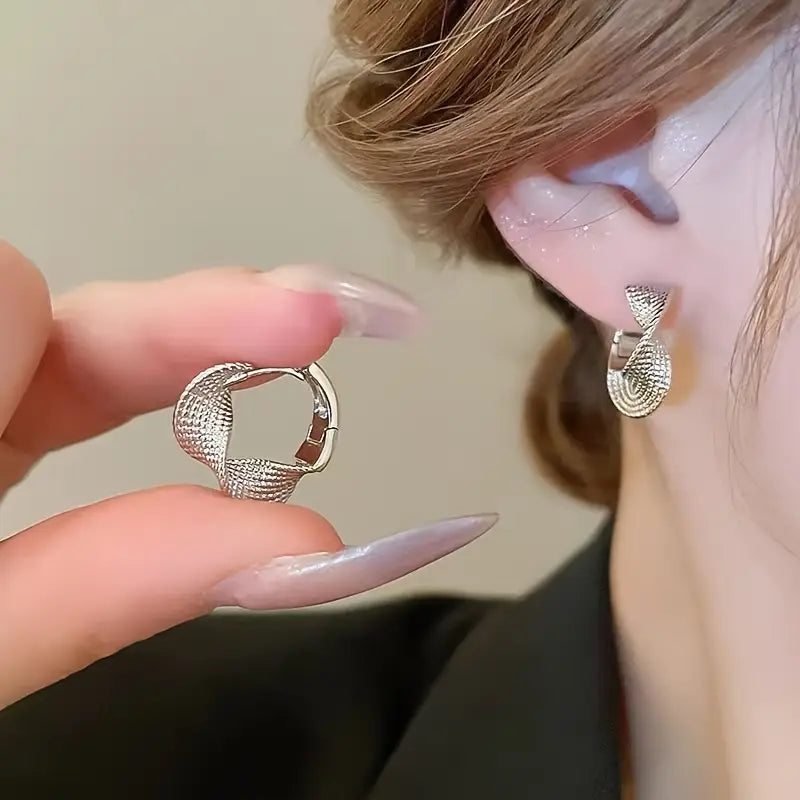 1 Pair Twisted Design Wavy Hoop Earrings For Women