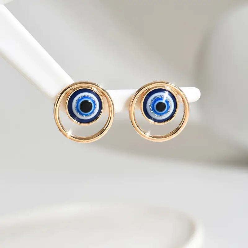 Minimalist Stud Earrings: Modern Fashion Jewelry