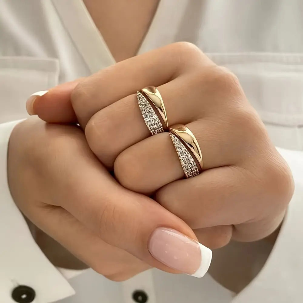 Bague ouverte en cuivre et zircone avec un design d'aile pointue