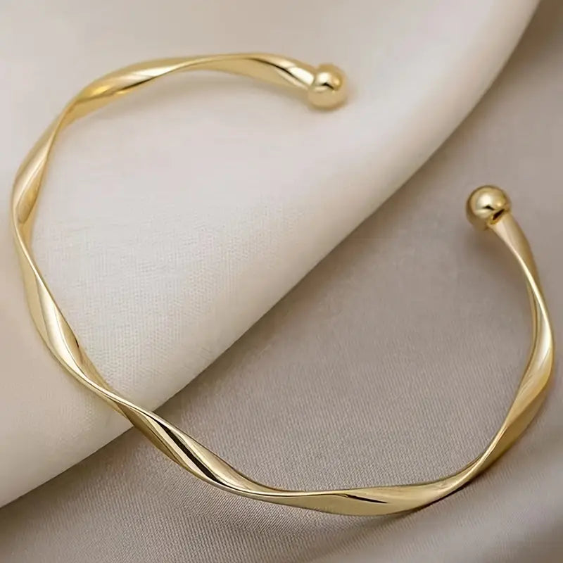 Elegant Adjustable Twisted Cuff Bangle – 18K Gold Plated Open Bracelet for Women