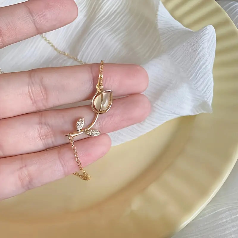 Minimalist Tulip Pendant Necklace – Luxury Everyday Jewelry for Women