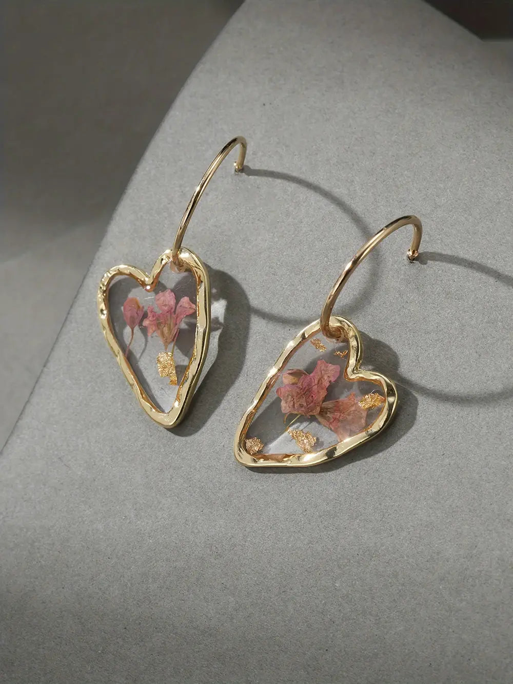 Sweet Love Heart Dried Flower Pendant Design Hoop Earrings