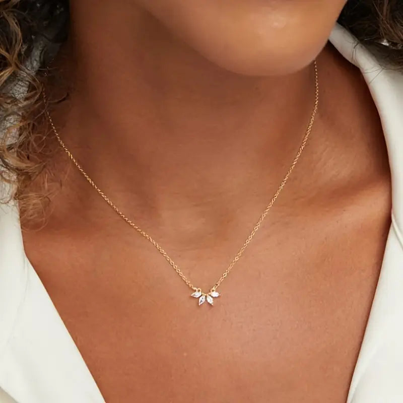Ketting met blad- en bloemblaadjeshanger en sprankelende kubieke zirkonia