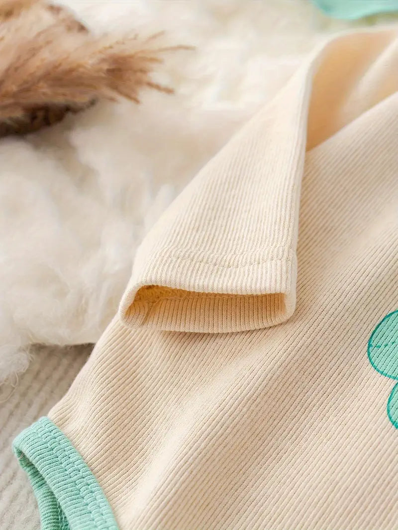 Ensemble 4 pièces pour bébé garçon | Body à manches longues, pantalon, bonnet et chaussettes à imprimé ours