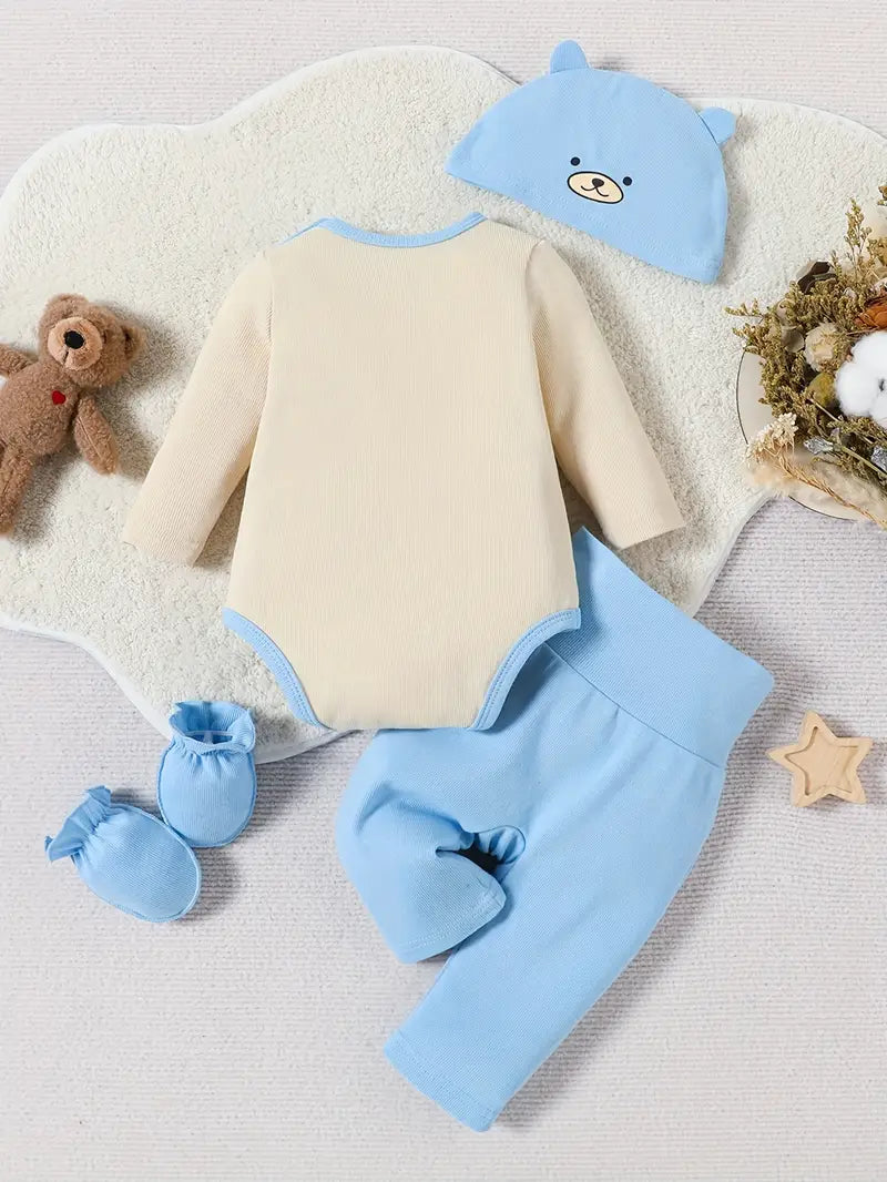 Schattige gebreide set met cartoonbeer voor babyjongens - 4-delige katoenen romper, broek, muts en sokken