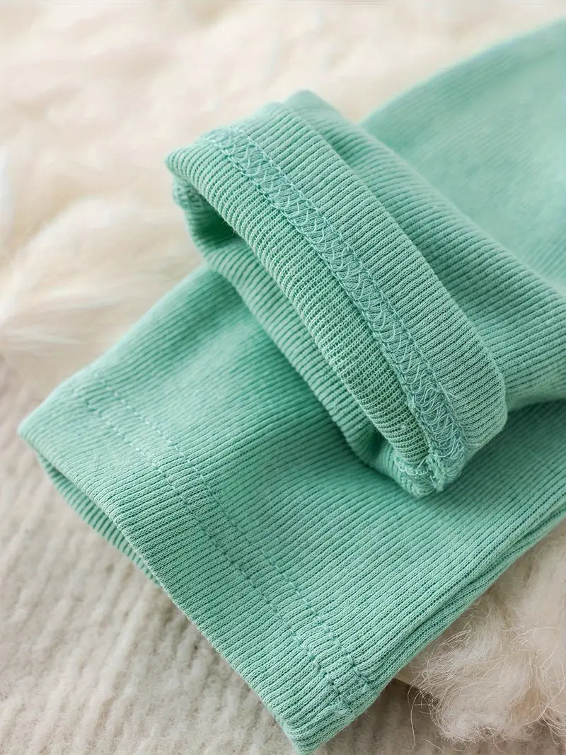 Ensemble 4 pièces pour bébé garçon | Body à manches longues, pantalon, bonnet et chaussettes à imprimé ours