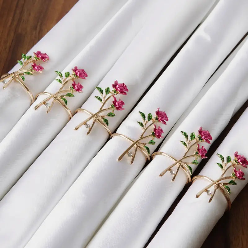 6 gouden metalen rozen servetringen, elegant bloemmotief