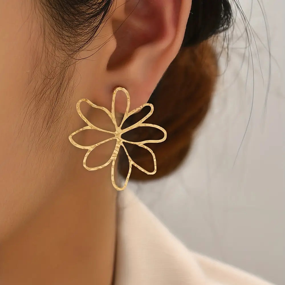 1 Pair of Elegant Golden-Tone Hollow Flower Drop Earrings