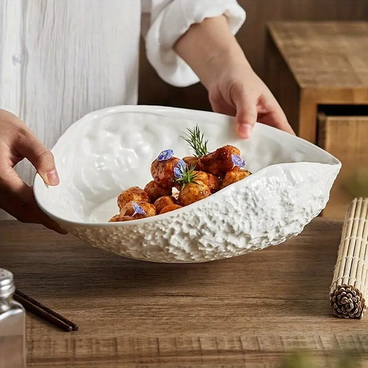 Élégant plat de service en céramique en forme de coquillage
