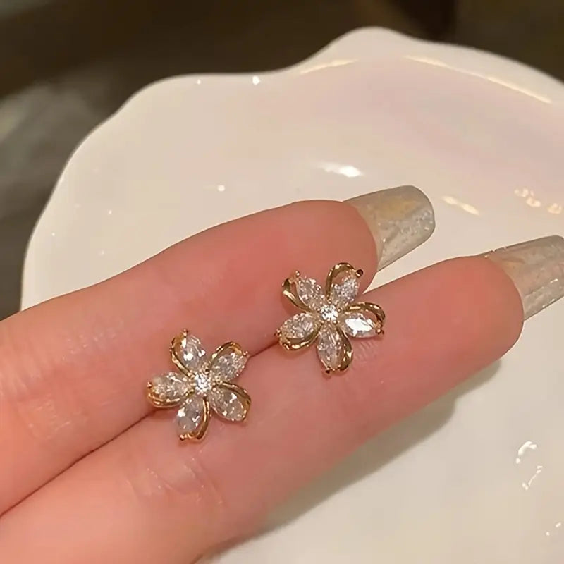 Rozegouden zirkonia bloem oorbellen