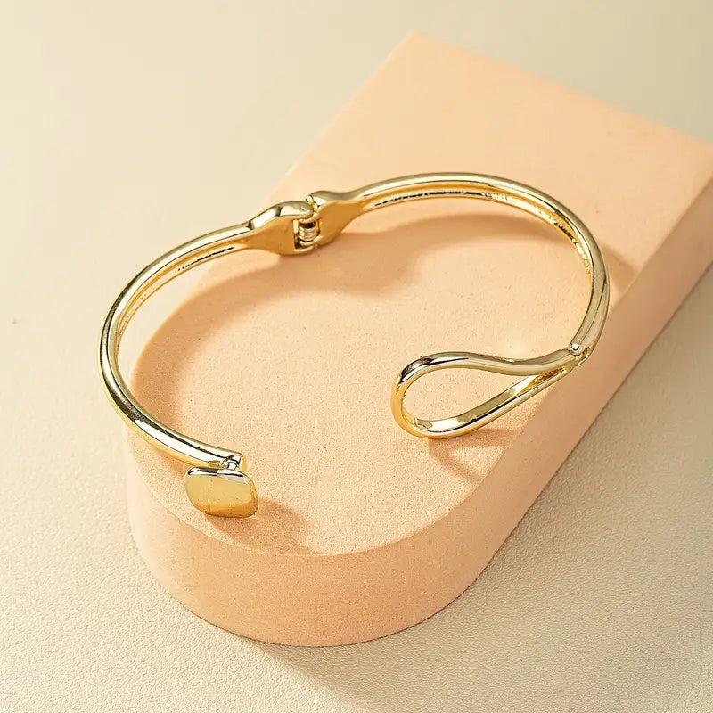 Minimalist Spring Alloy Bracelet – 14K Gold Plated Elegant Hand Jewelry Gift