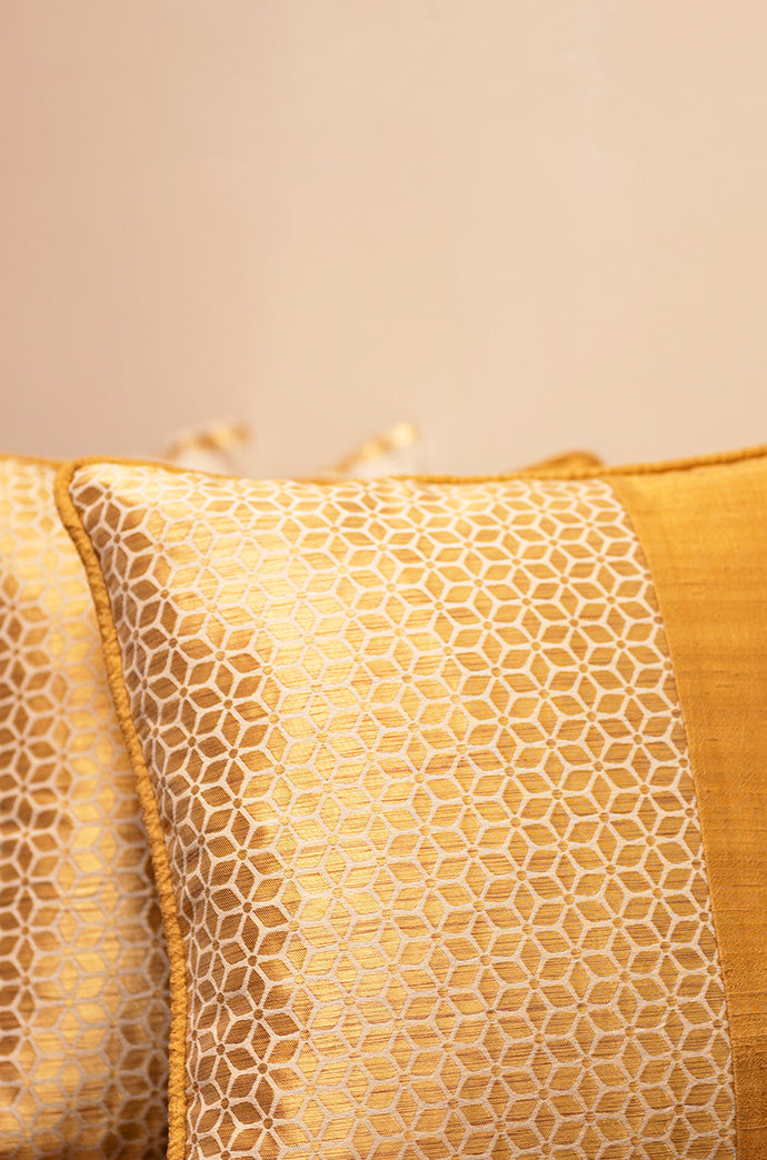 Aram Handwoven Cushion - 1 pc