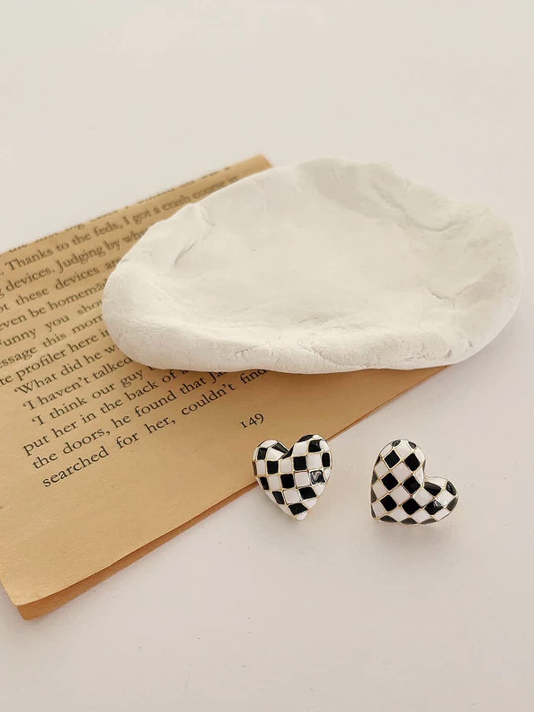 Heart Stud Earrings – Fashion Jewellery – Black & White Contrast Design – Pair