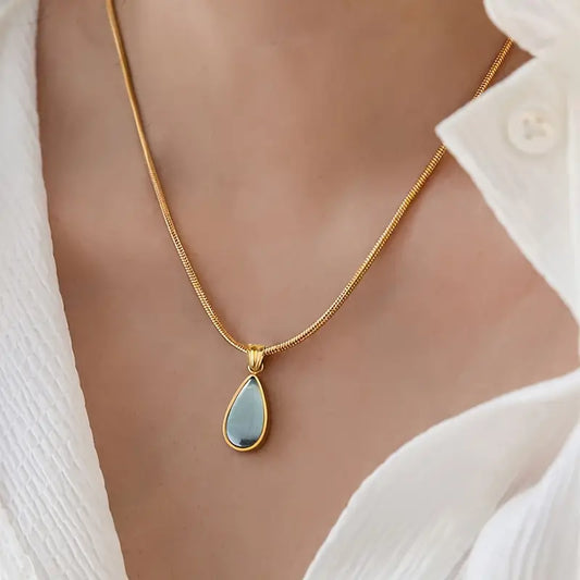 18K Gold Water Drop Necklace - Vintage Pendant Jewelry