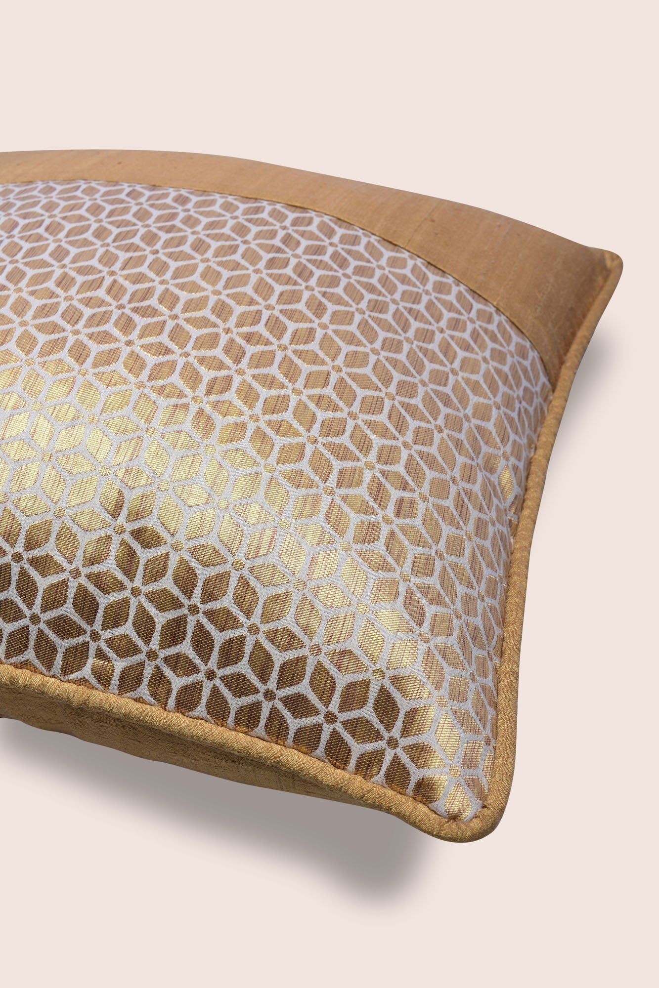 Aram Handwoven Cushion - 1 pc