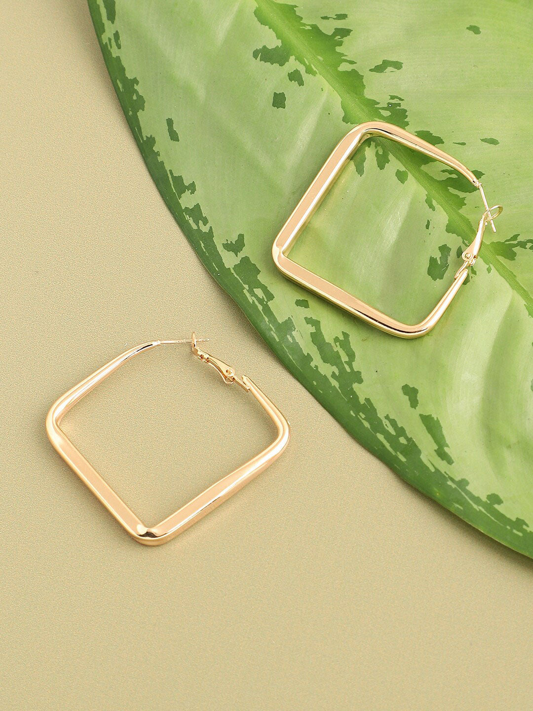 Square Hoop Earrings – Gold-Plated Jewellery – Lever Back Closure – 3cm