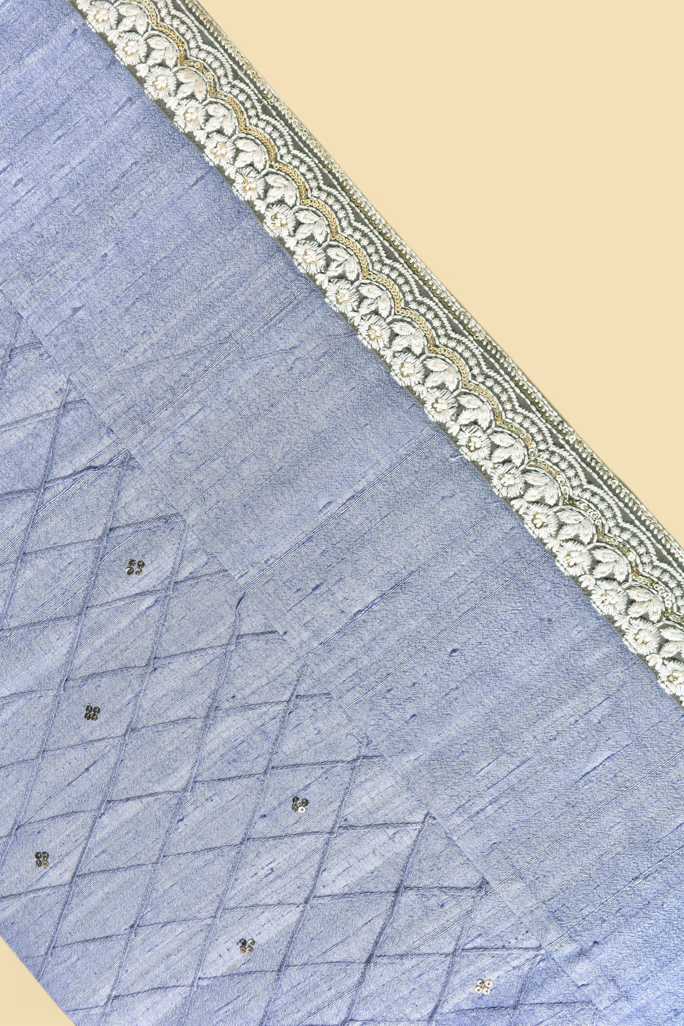 Mora Dining Set of a Table Runner  and 6 Table Mats