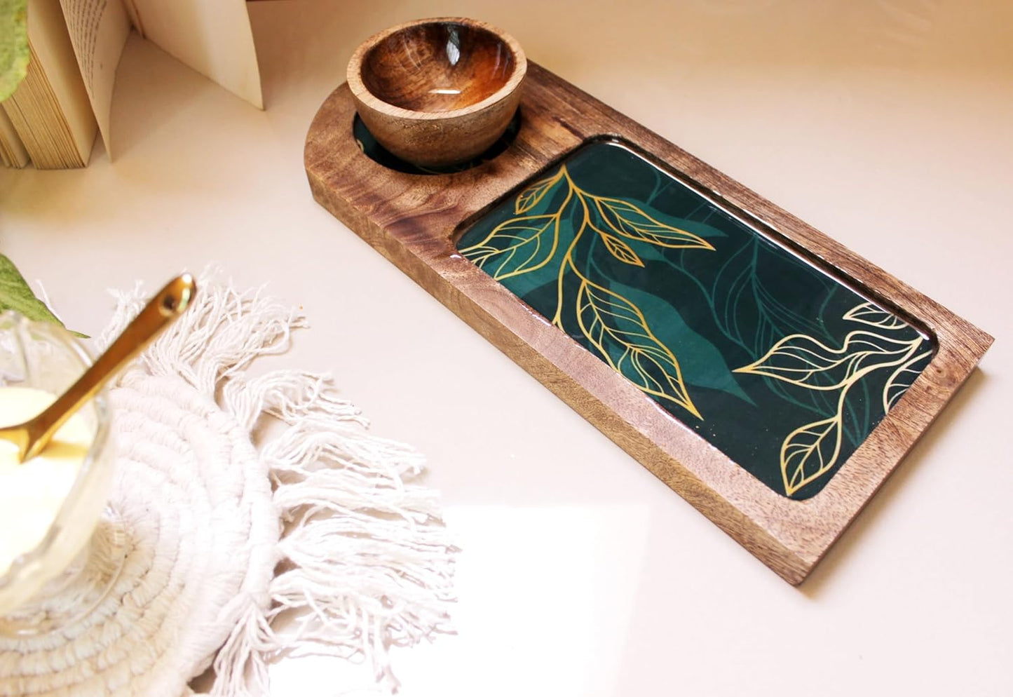 Leaf-Detailed Serving Bowl & Tray Set – Sustainable Mango Wood – High-Gloss Enamel Finish