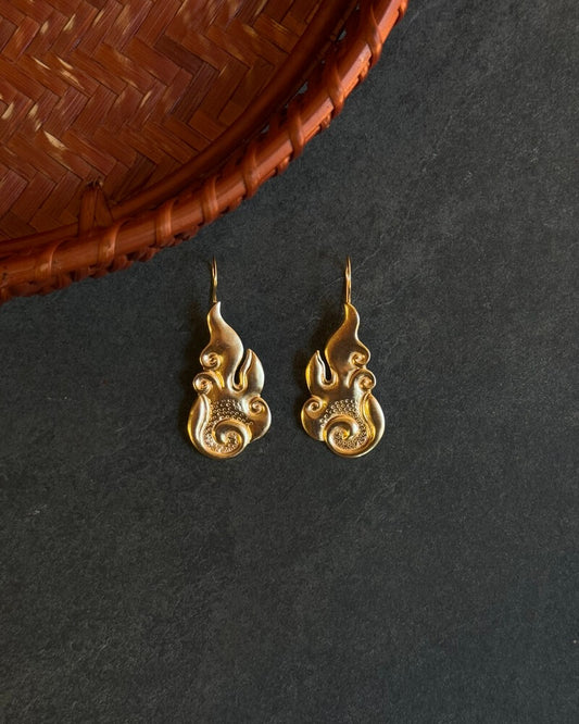 Na-gyen Maey | Fire Earrings – Gold