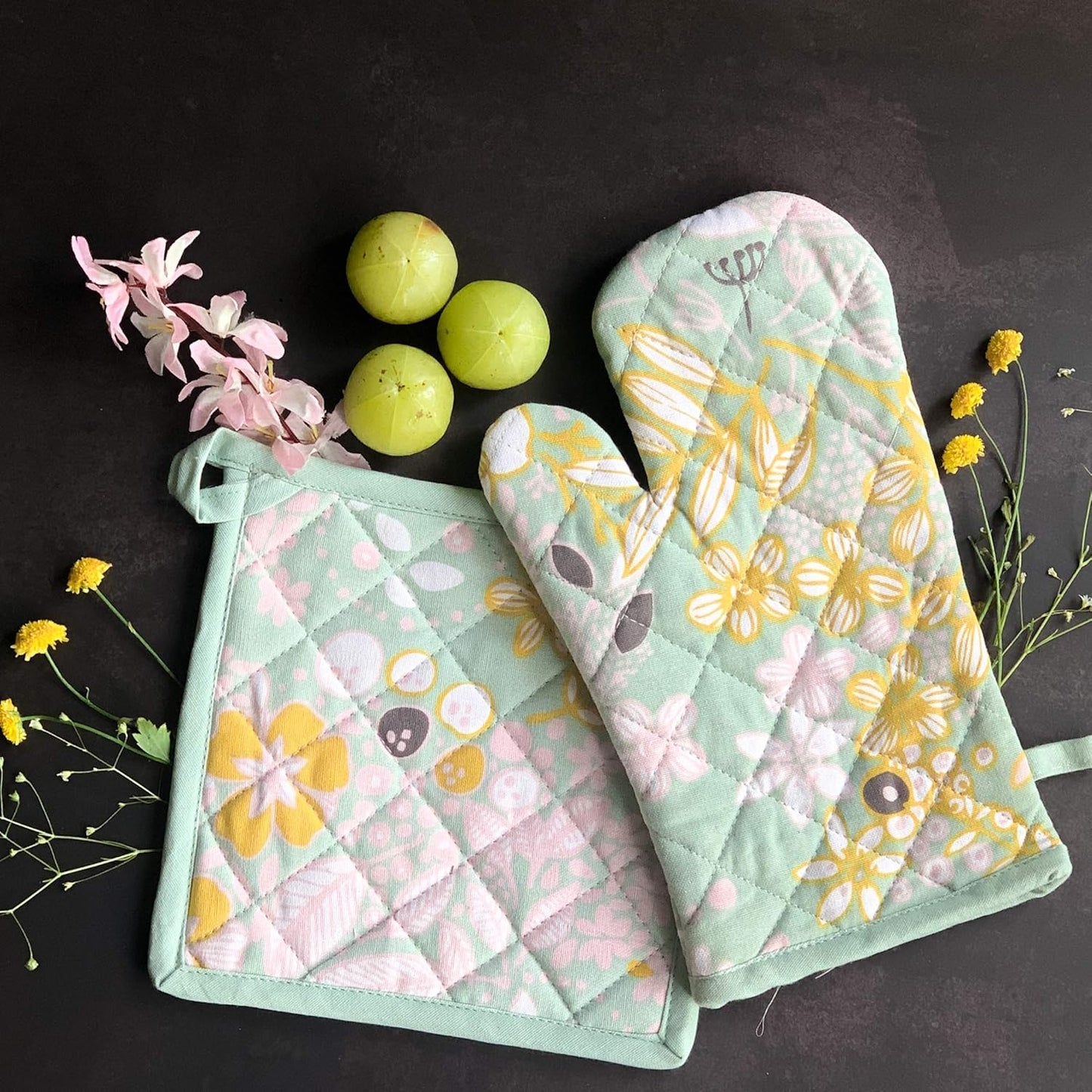 Organic Cotton Flower Print Kitchen Linen Set – Mitt & Pot Holder – Durable Stitching – 2-Piece Set