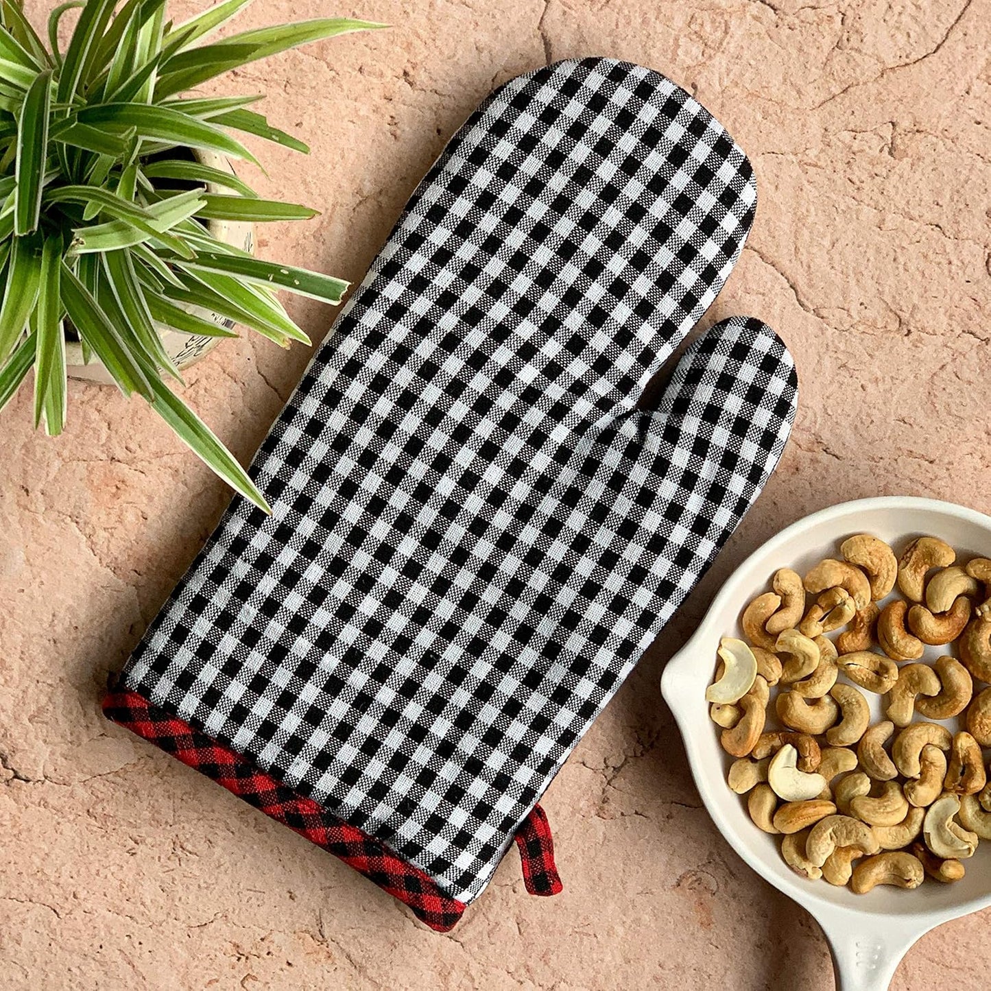 Oven Mitten with Pot Holder – Kitchen Safety Set – Breathable Leather Lining – White & Black