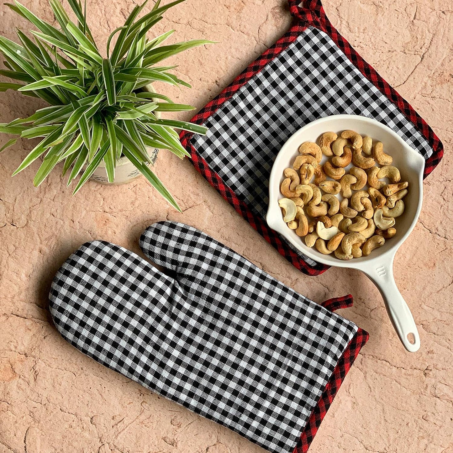 Oven Mitten with Pot Holder – Kitchen Safety Set – Breathable Leather Lining – White & Black