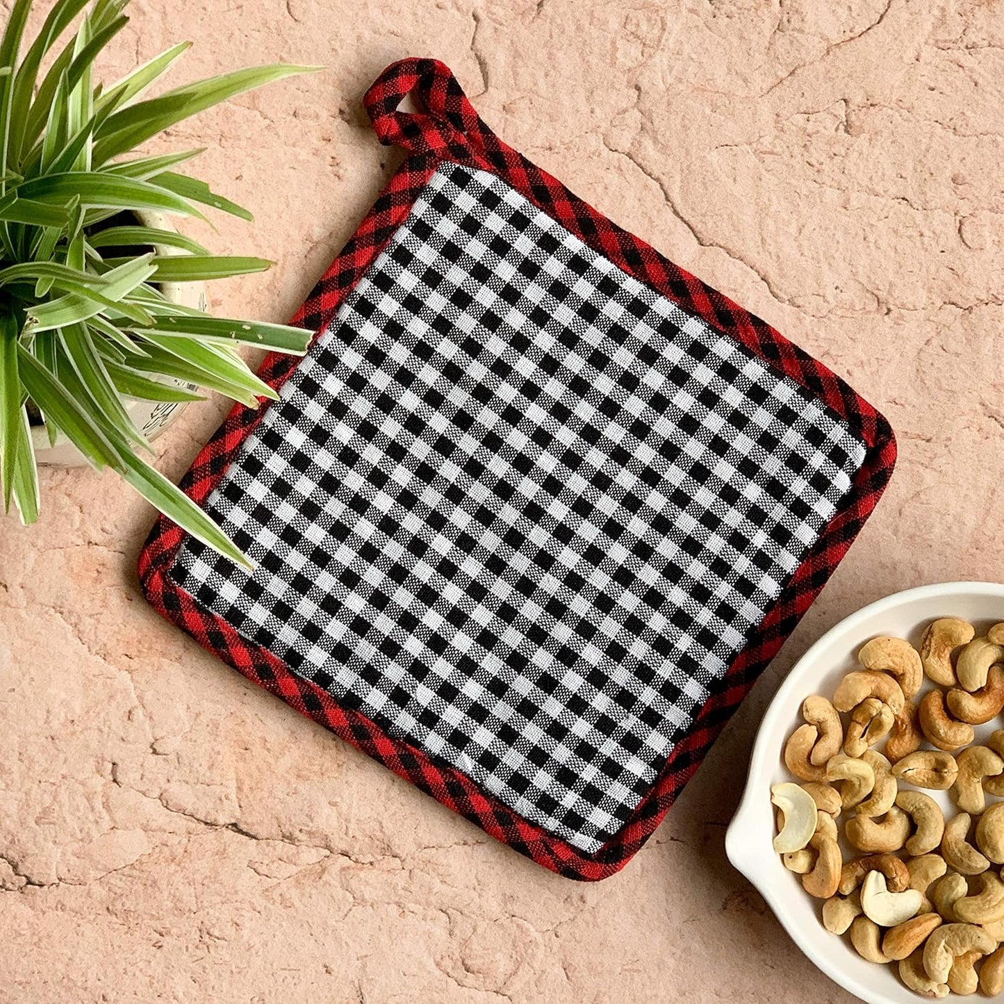 Oven Mitten with Pot Holder – Kitchen Safety Set – Breathable Leather Lining – White & Black