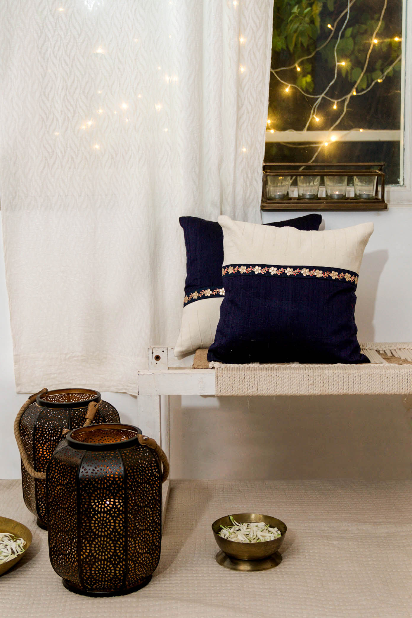 Tryst Handwoven Cushion - 1 pc