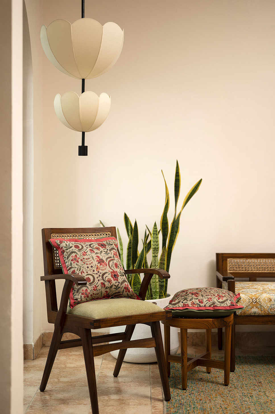 Victorian Garden - Handwoven Cushion Cover 1 pc