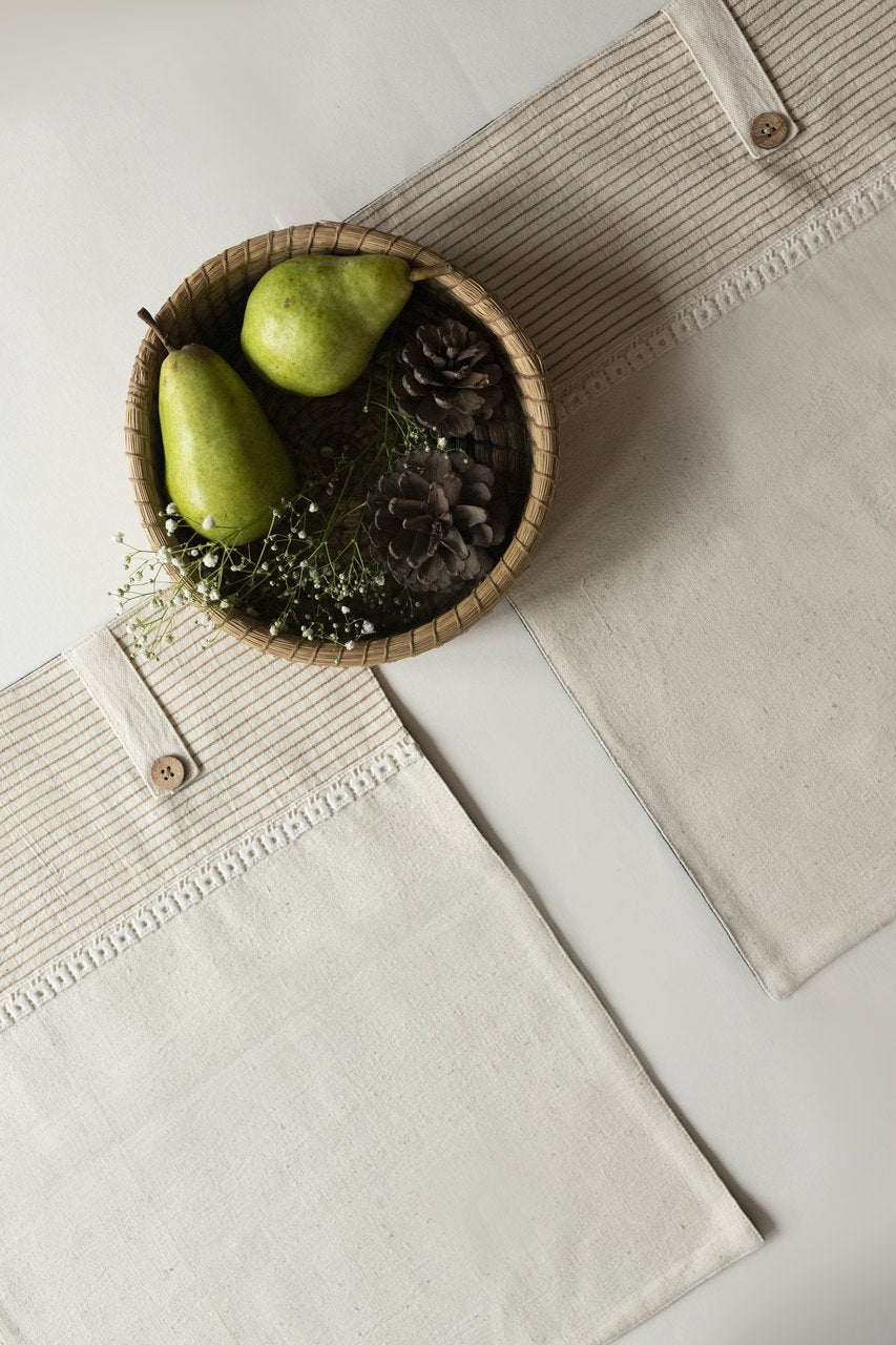 Koa - Dining Set Of A Table Runner And 8 Table Mats