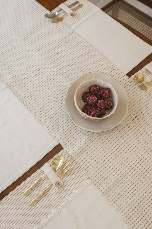 Koa - Dining Set Of A Table Runner And 8 Table Mats