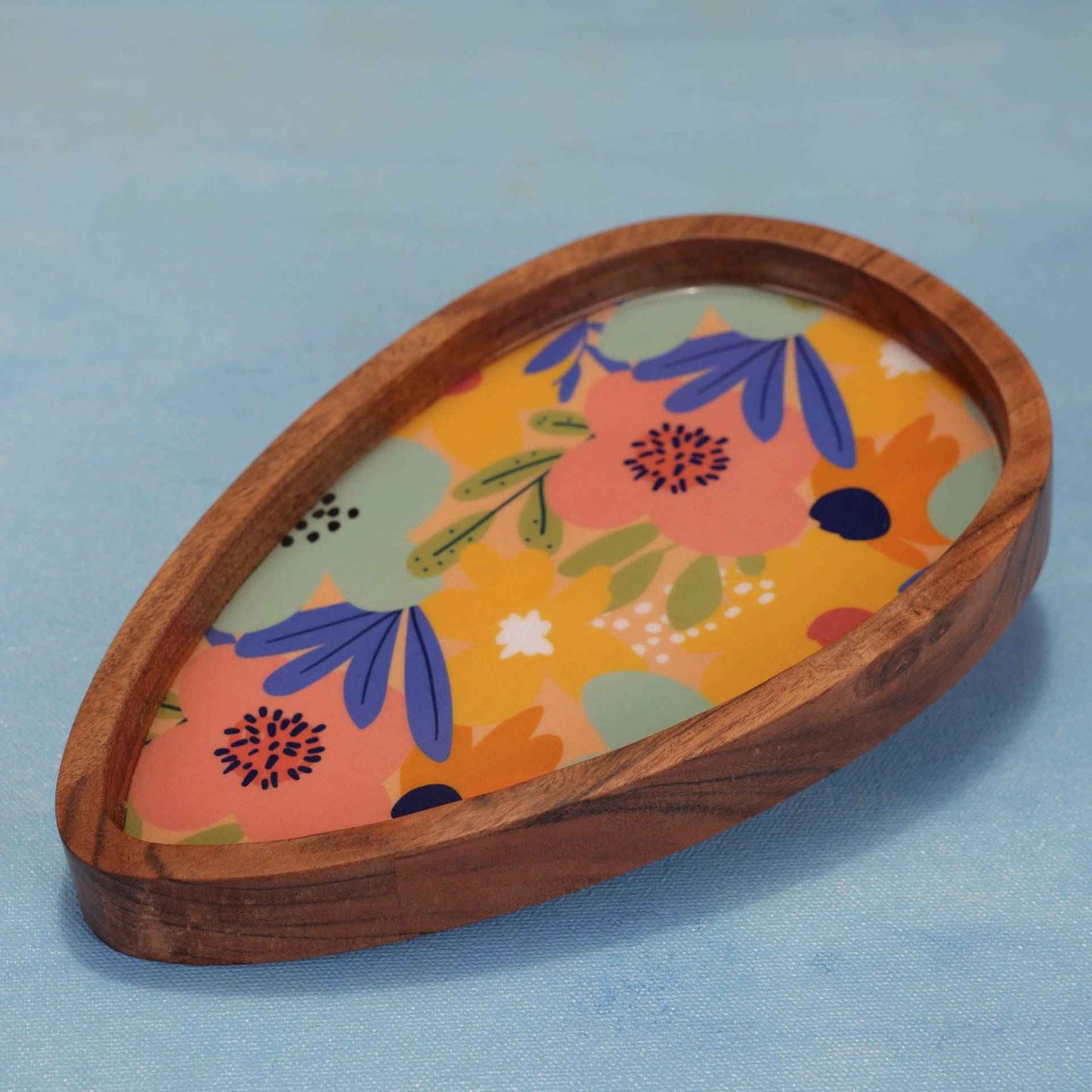 Egg-Shaped Serving Platter – Handcrafted – Acacia Wood & Enamel – 23x14x3 cm
