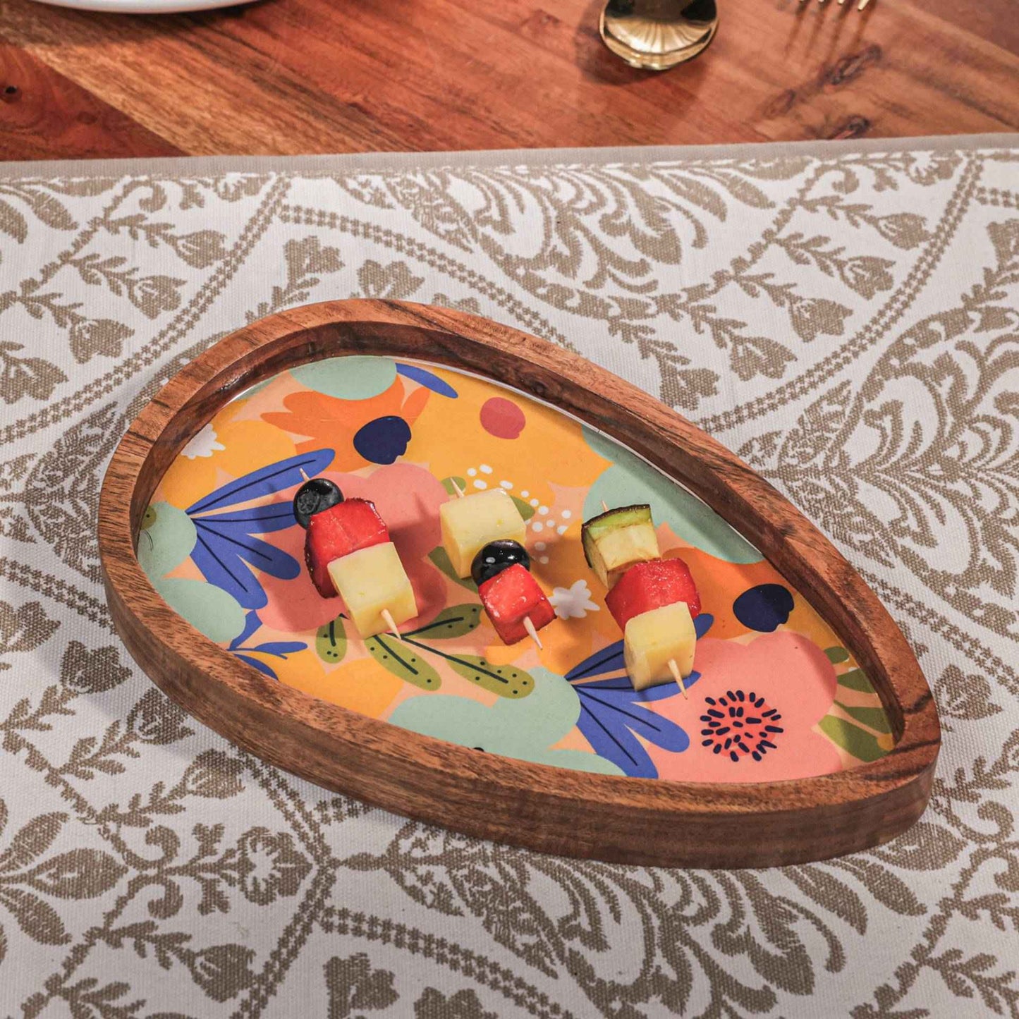 Egg-Shaped Serving Platter – Handcrafted – Acacia Wood & Enamel – 23x14x3 cm