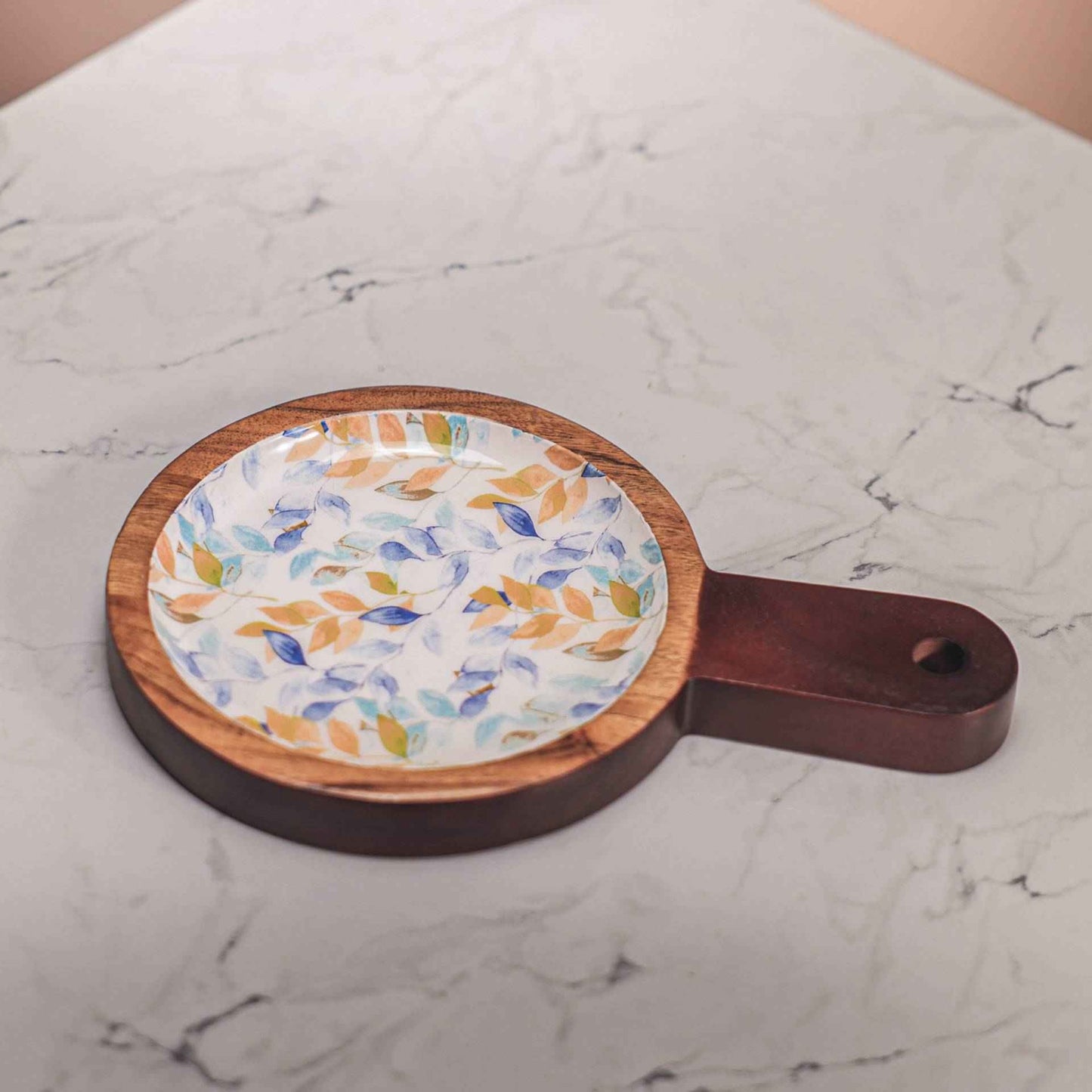 Leaf Design Serving Board – Handcrafted Acacia Wood Platter – Enamel Finish – 27x18x3 cm