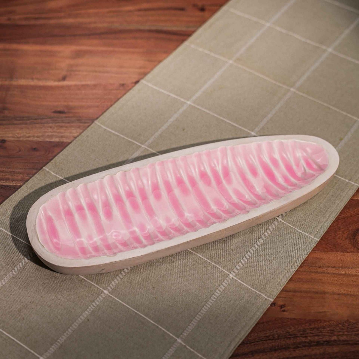 Pink & White Enamel Serving Platter – Handcrafted Acacia Wood – 41x15x3 cm