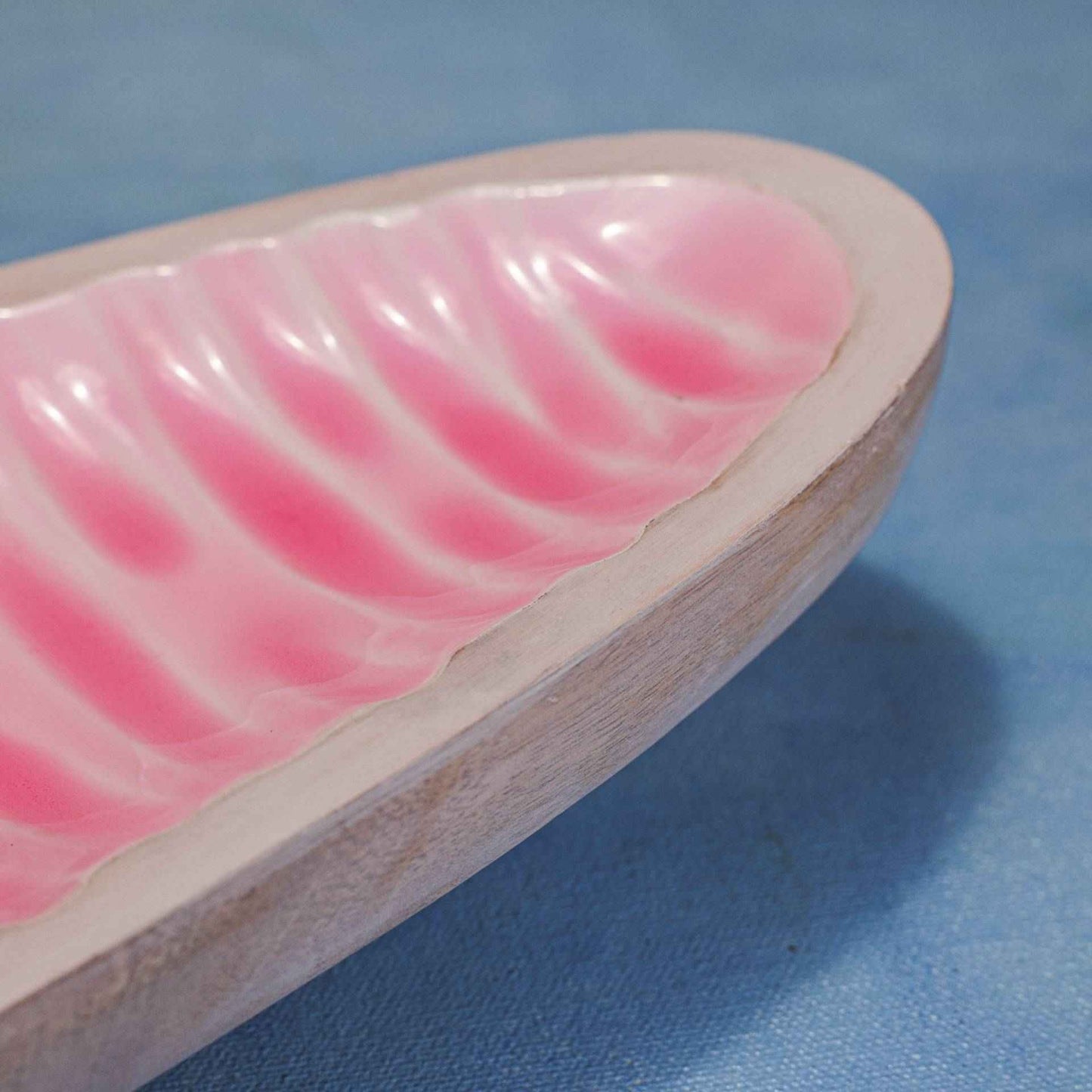 Pink & White Enamel Serving Platter – Handcrafted Acacia Wood – 41x15x3 cm