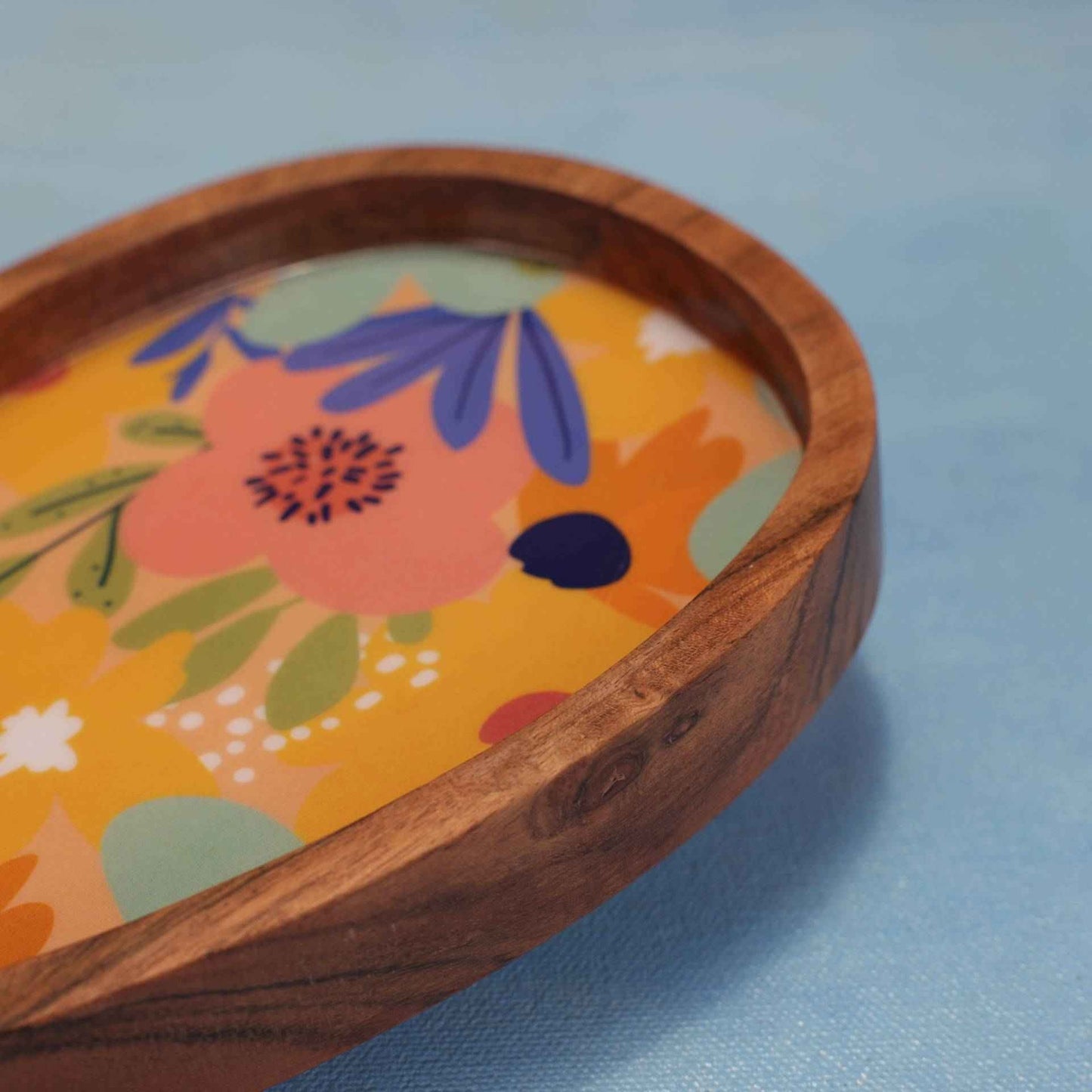 Egg-Shaped Serving Platter – Handcrafted – Acacia Wood & Enamel – 23x14x3 cm