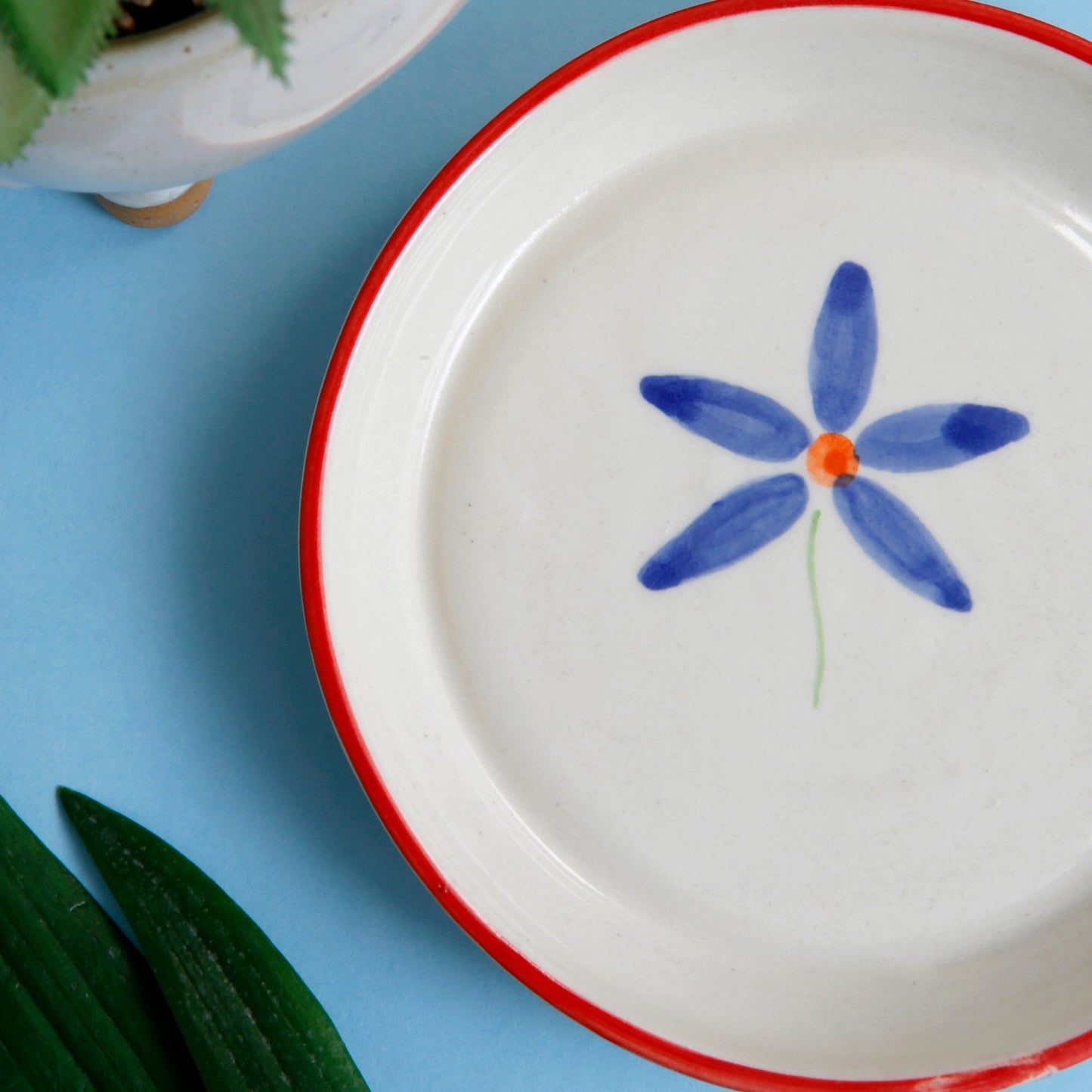 Blue Bloom Plate – Ceramic Dinnerware – Hand-painted Floral Design – 5 Inch