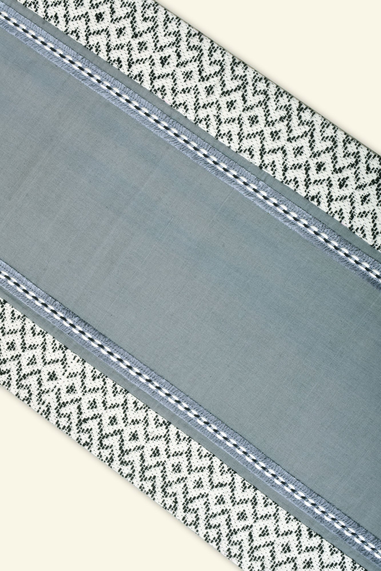 Aeolus Dining Set of A Table Runner And 8 Table Mats