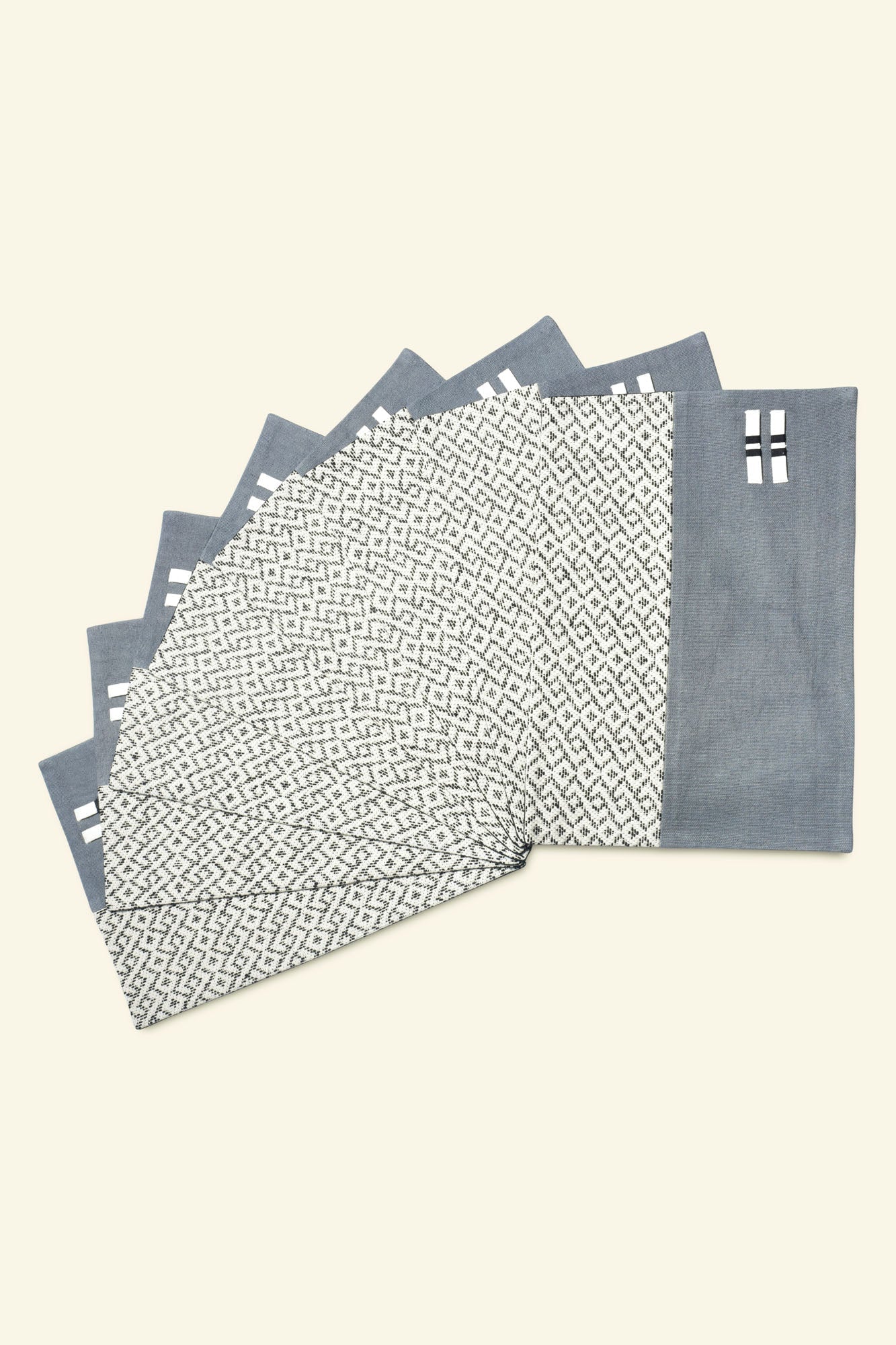 Aeolus Dining Set of A Table Runner And 8 Table Mats