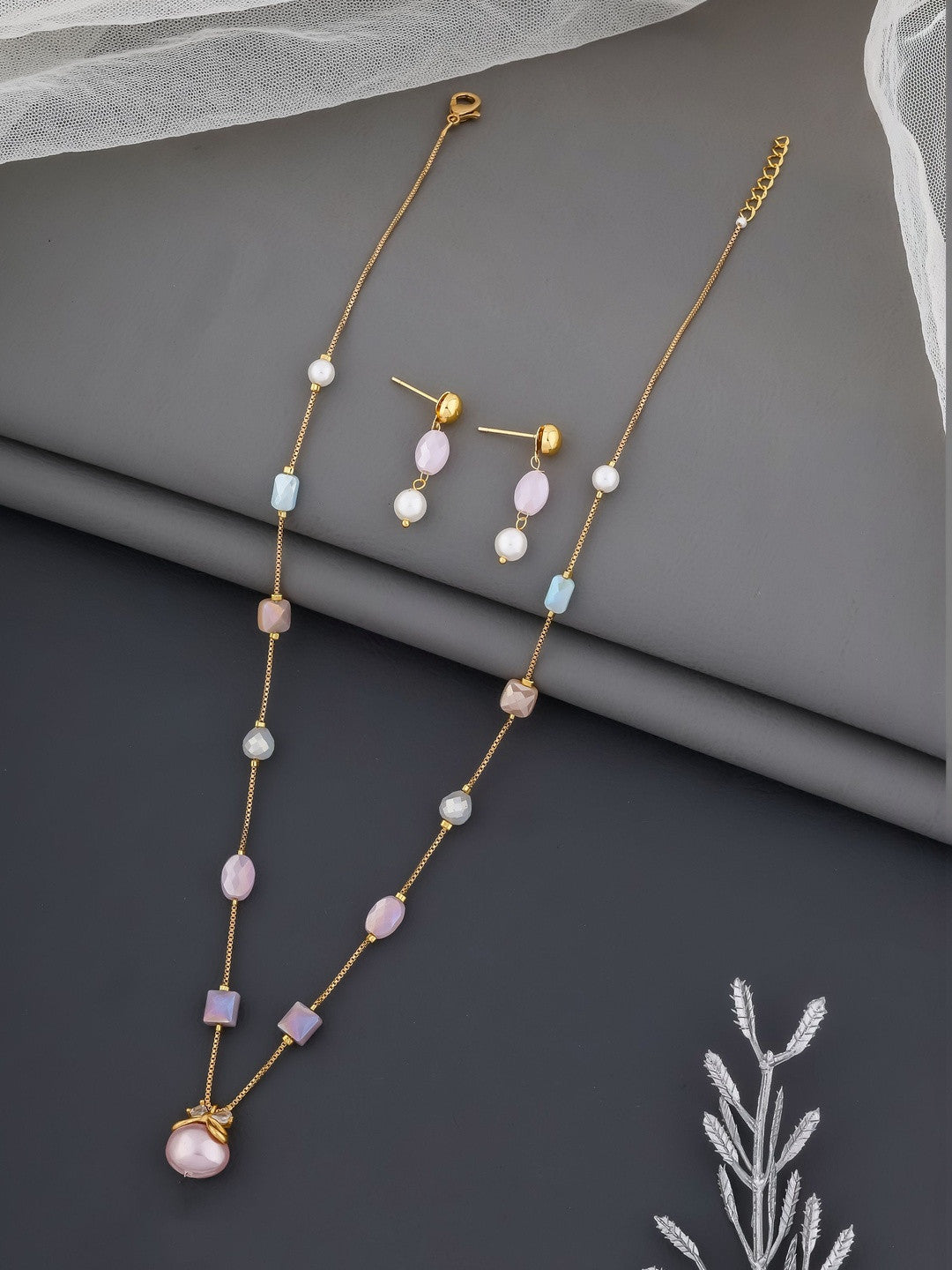 Brass Gold-Plated Necklace – Fashion Jewellery – Gold-Plated Brass with Crystals