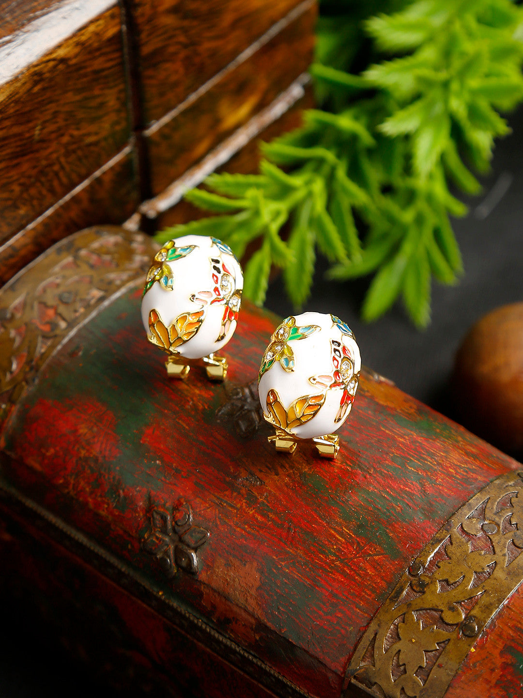 White Gold-Plated Textured Studs – Stud Earrings – Artificial Stones & Lever Back – 2cm
