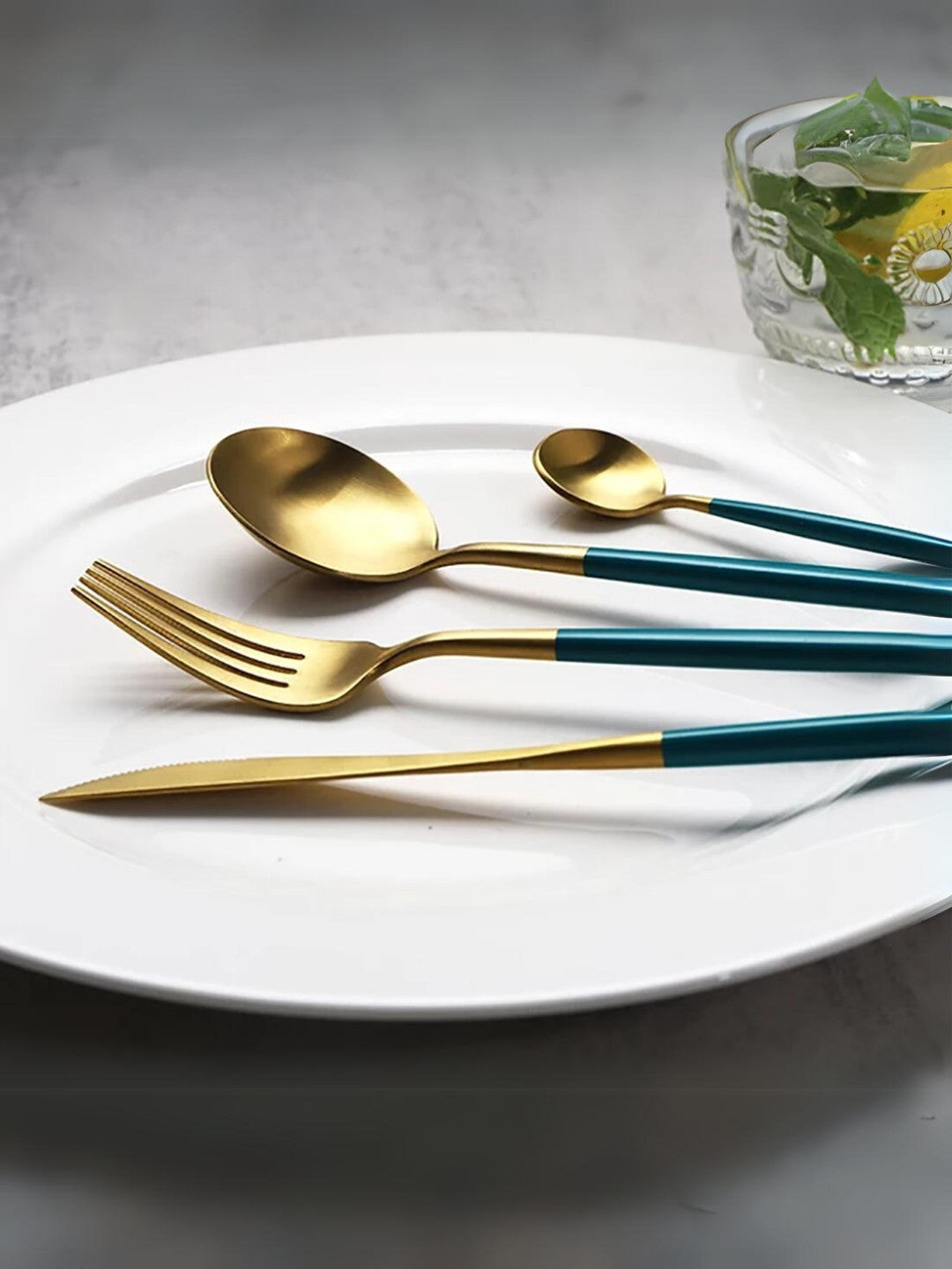 Green Stainless Steel Cutlery Set – 4-Piece Flatware – Solid Colour Finish – Place Setting