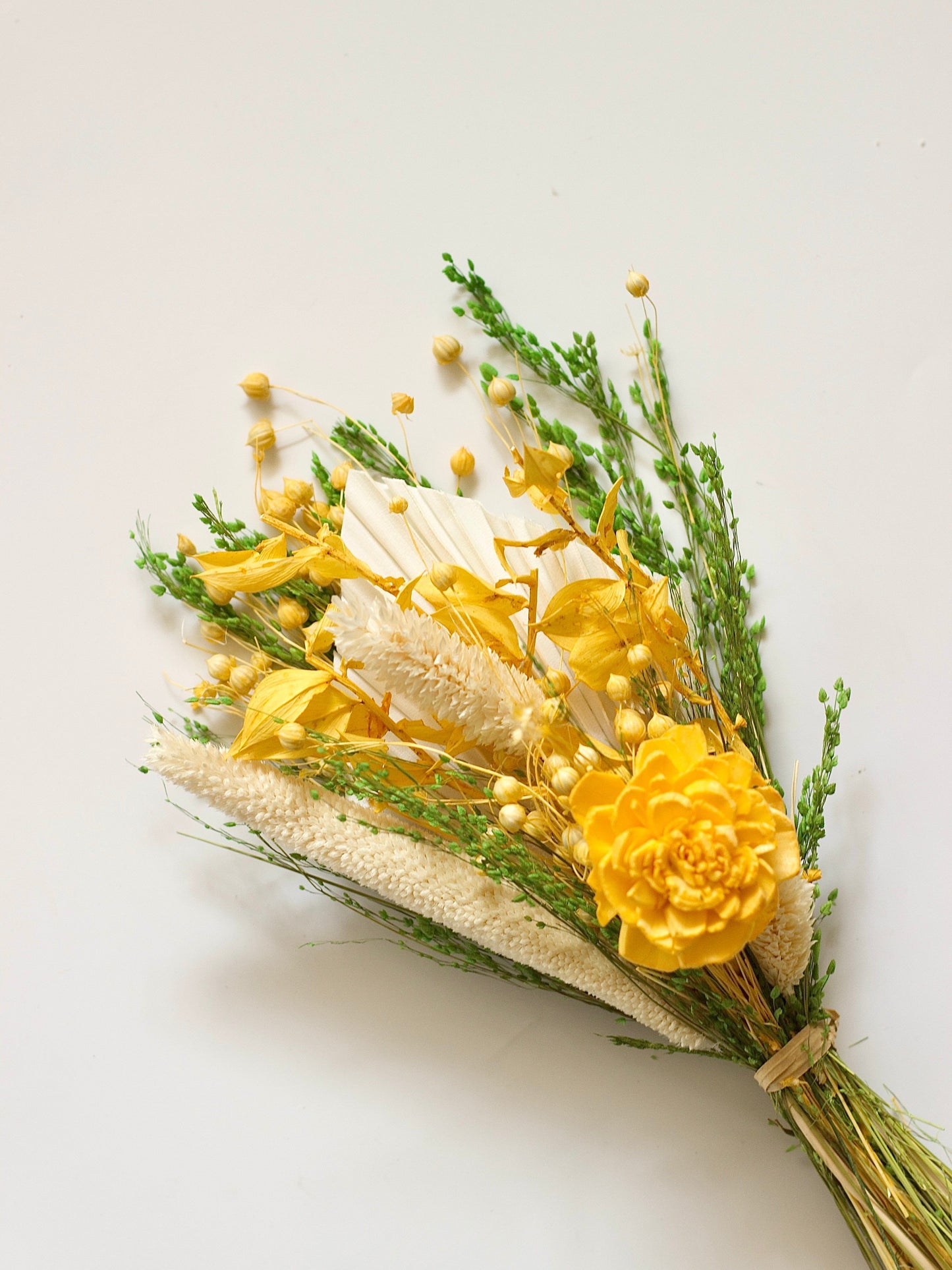 Dream Botanique Glass Vase with Botanical flowers - Daffodil