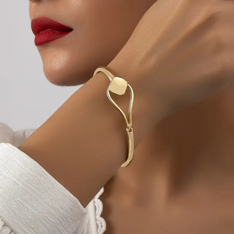 Minimalist Spring Alloy Bracelet – 14K Gold Plated Elegant Hand Jewelry Gift
