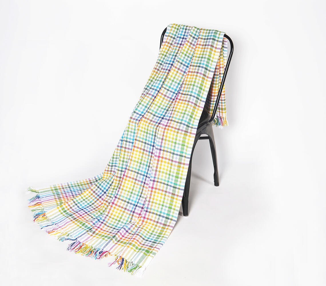 Garengeverfd katoenen plaid met regenboogruitjes